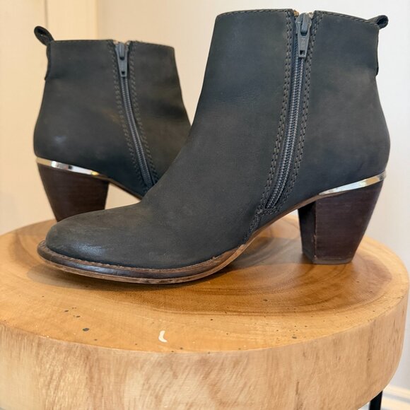 Steve Madden Booties - Picture 2 of 7